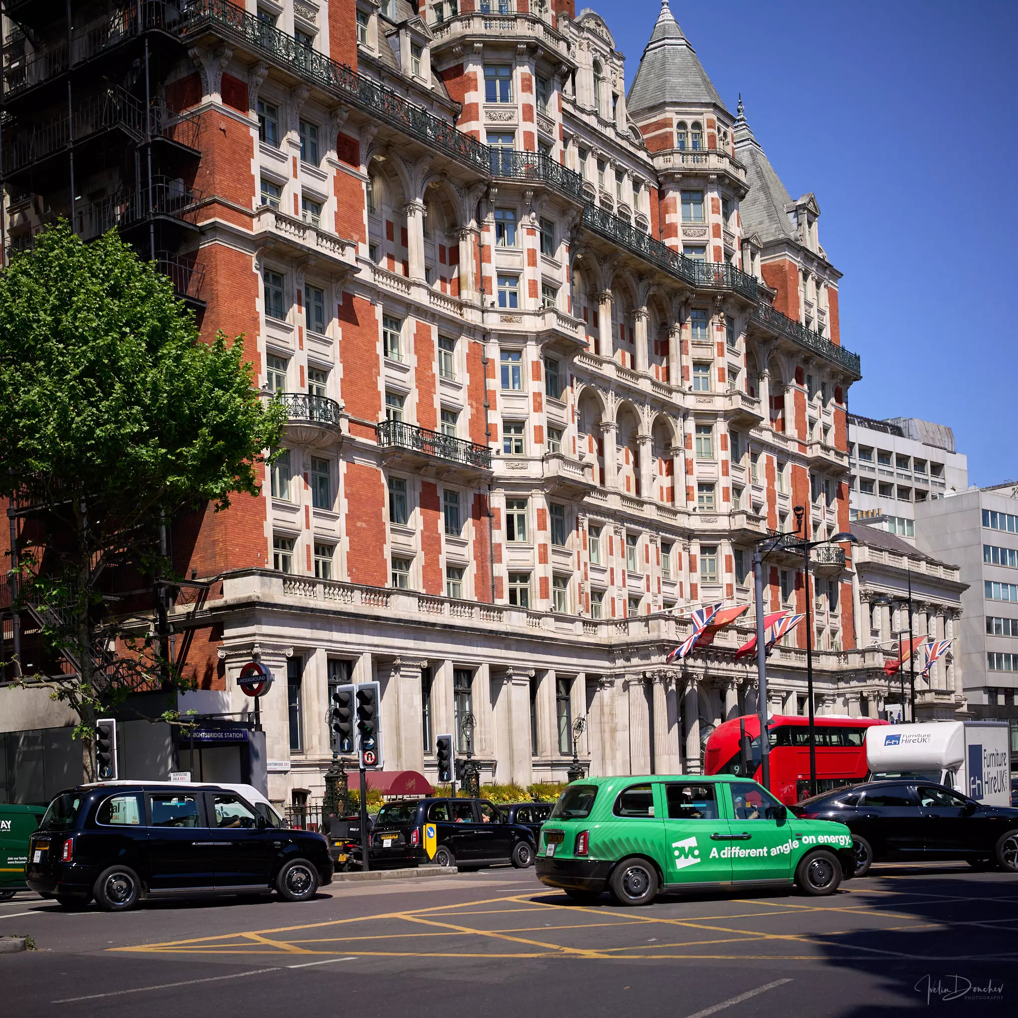 From luxury flats to heritage buildings – our Knightsbridge movers handle it all with care and precision.