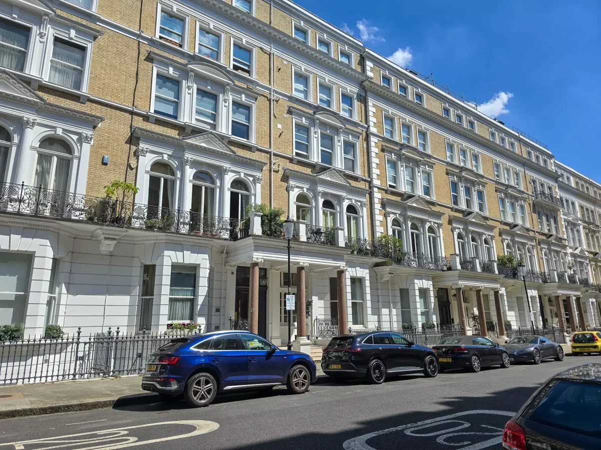 Classic terraced houses in Kensington W8 – location of recent home removal